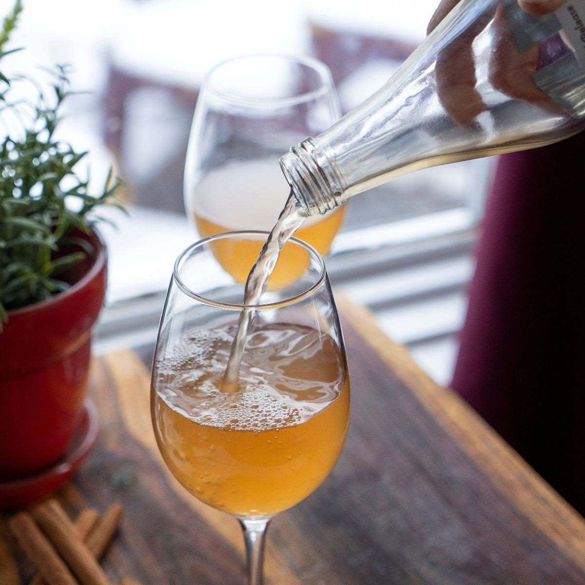 Kombucha Pour Into Wine Glass